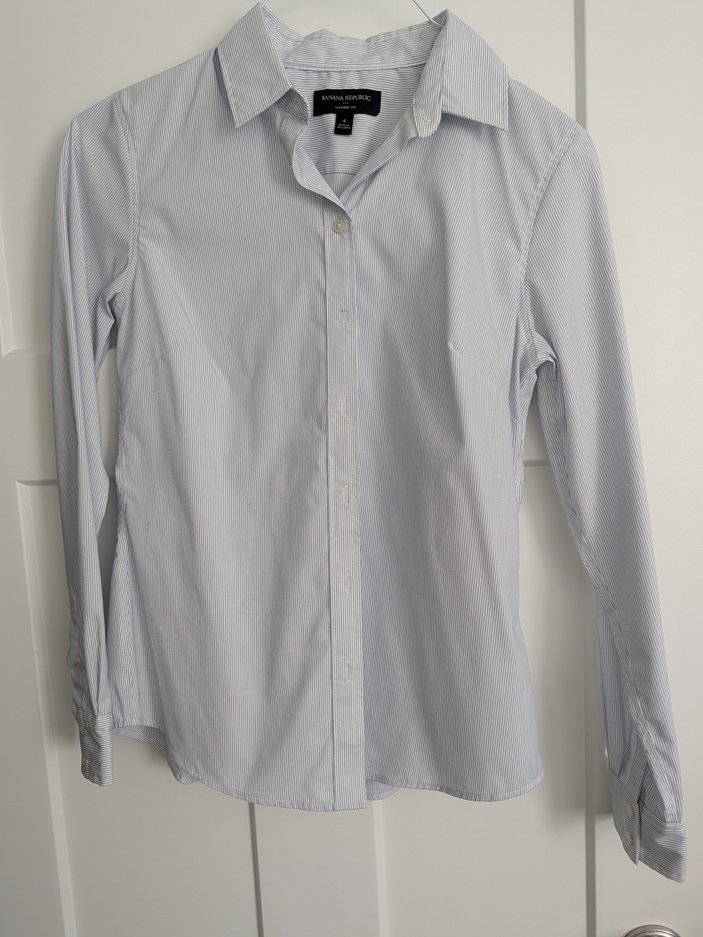 Banana Republic Tailor Fit Button Up Blouse Size 4